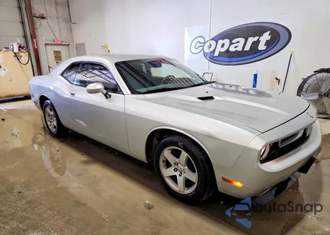 2010 Dodge Challenger Se z USA, uszkodzony, nr VIN 2B3CJ4DV8AH322133
